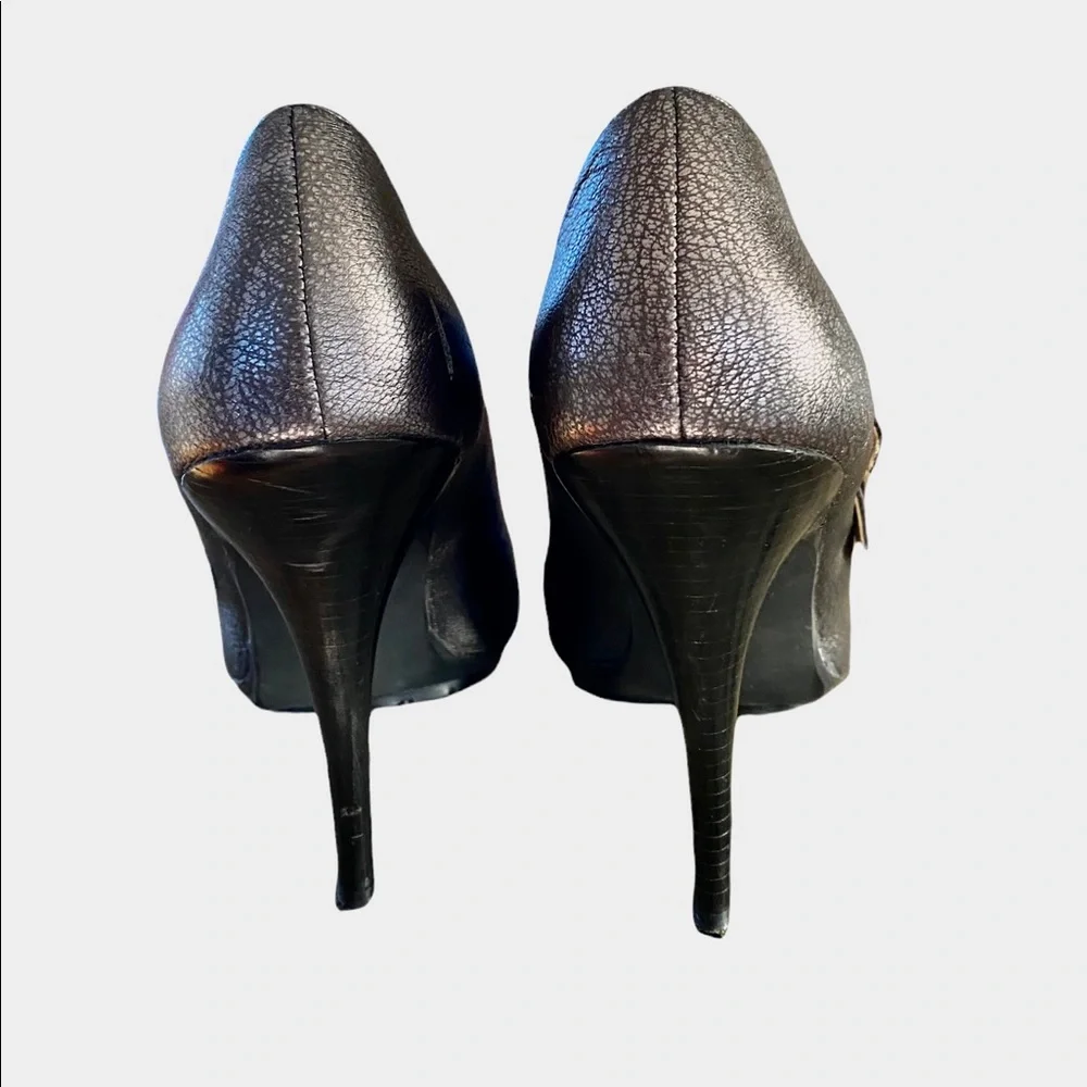 Michael Kors silver/pewter open toe 4 1/2 inch stilettos. Size 9 M like new! - Picture 5 of 11